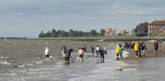 Keschern am Südstrand bei stürmischem Wetter